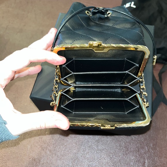 Chanel Small Bucket with Chain - Picture 5 of 6